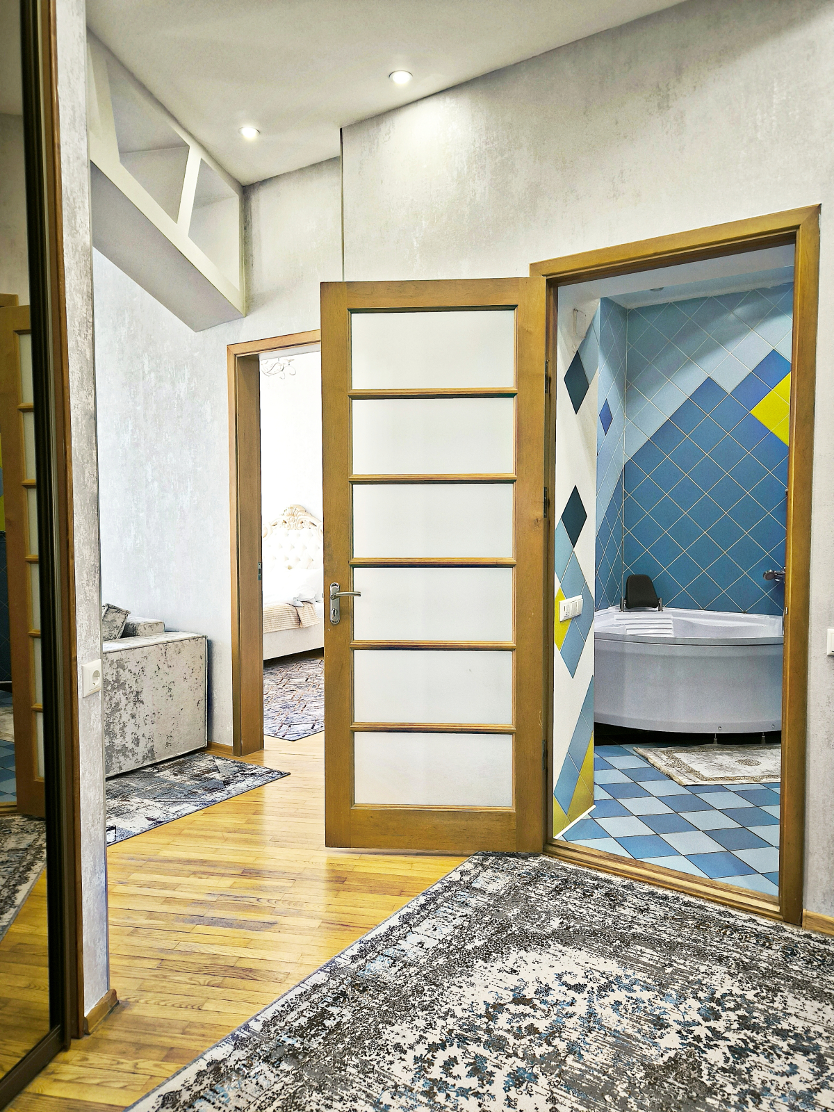 Апартаменты Центр Легендарный Дом под Шпилем | Огромная Трёшка