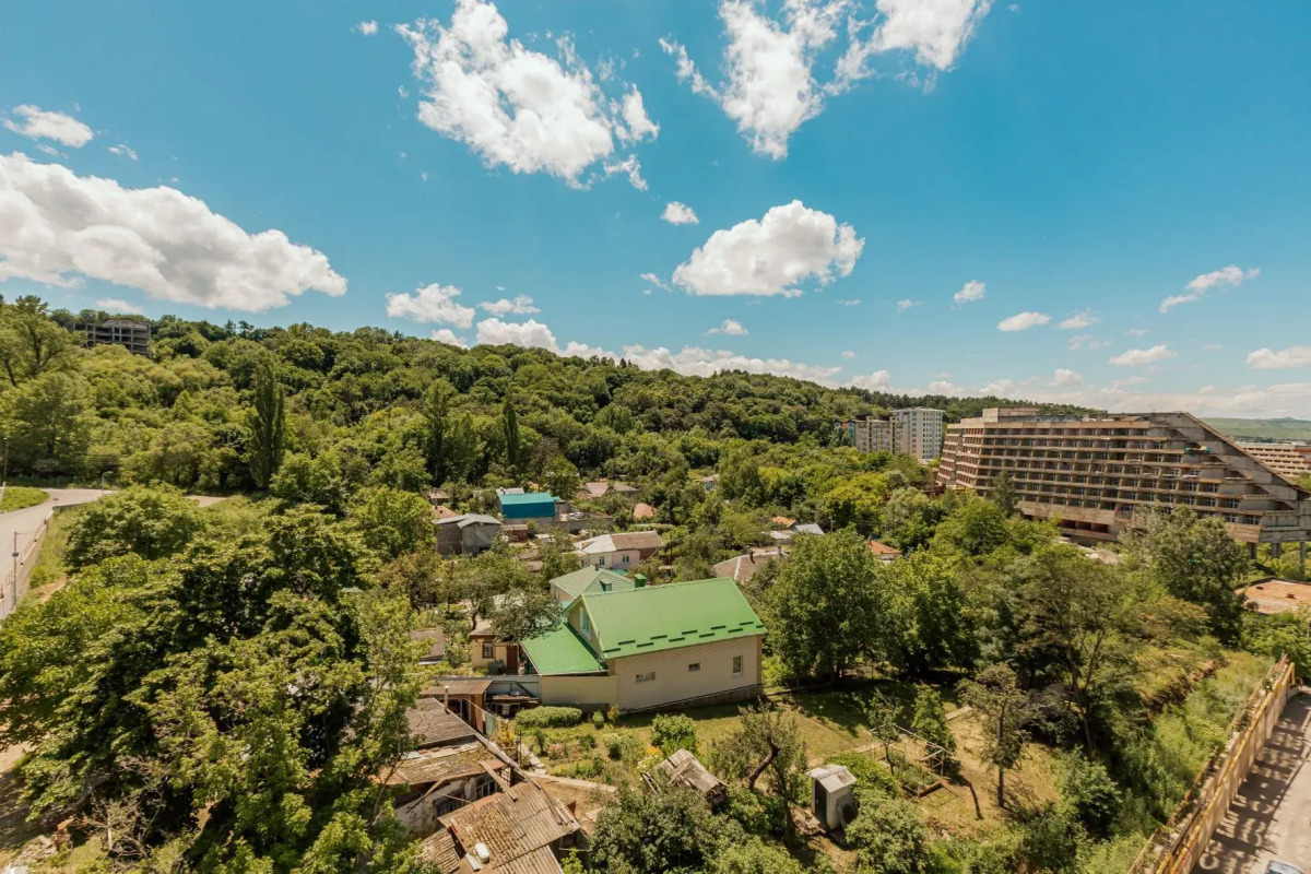 Апартаменты «Колокольчик» Ирины Савельевой с видом на горы у входа в Национальный Парк