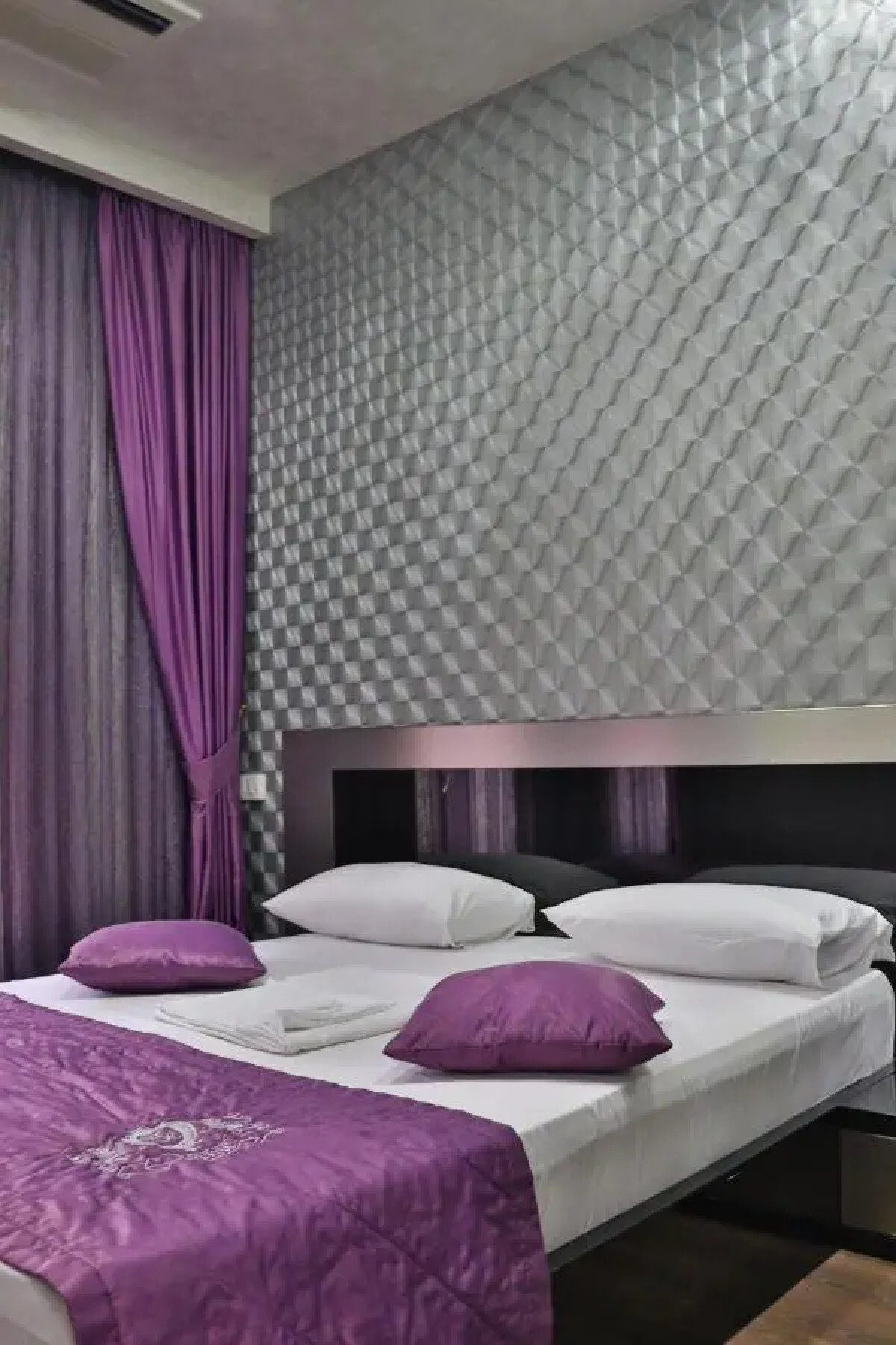 Отель Roma Yerevan & Tours