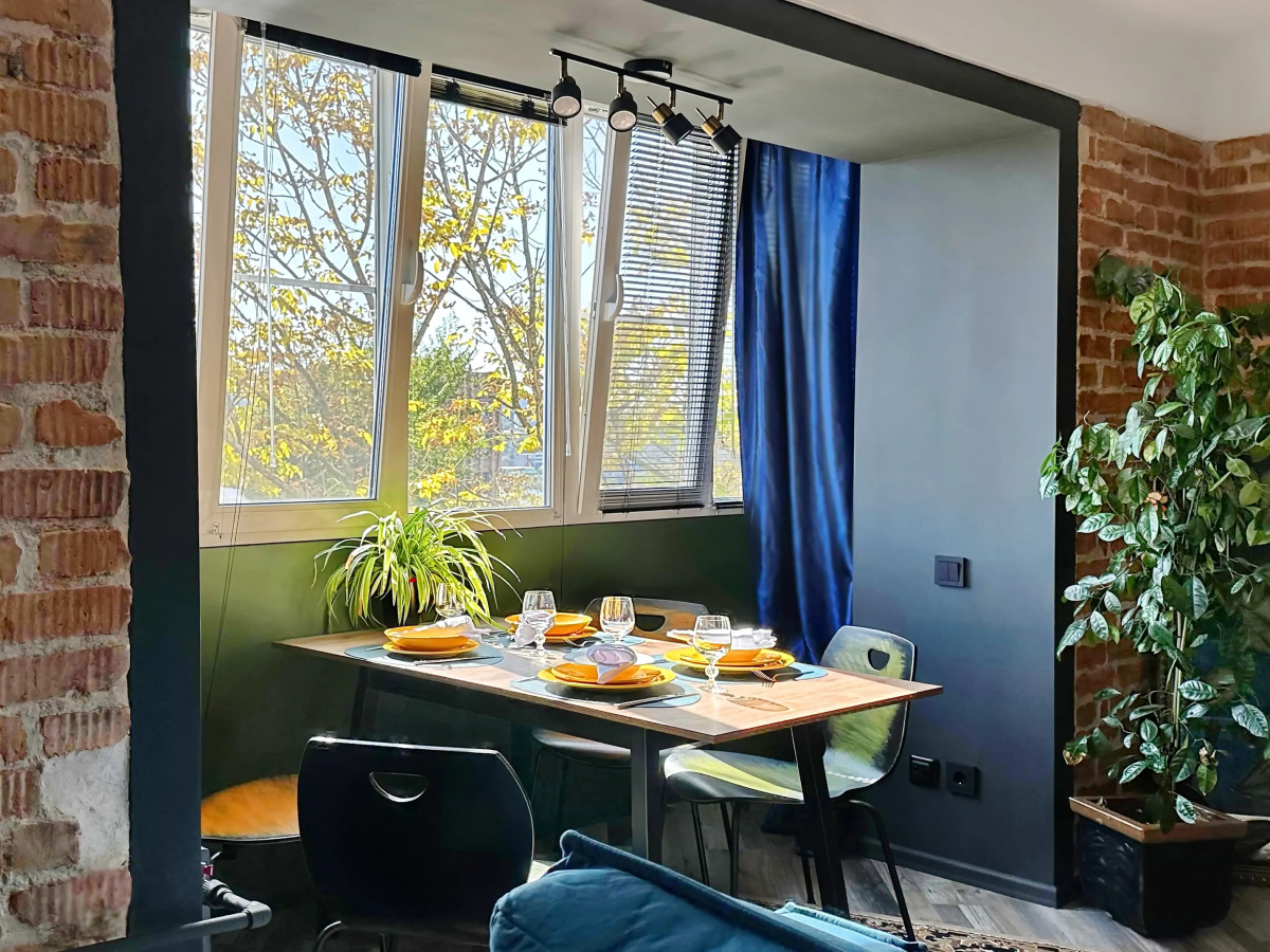 Квартира Двухкомнатная в Стиле Loft с Видом на Бухту Золотой Рог