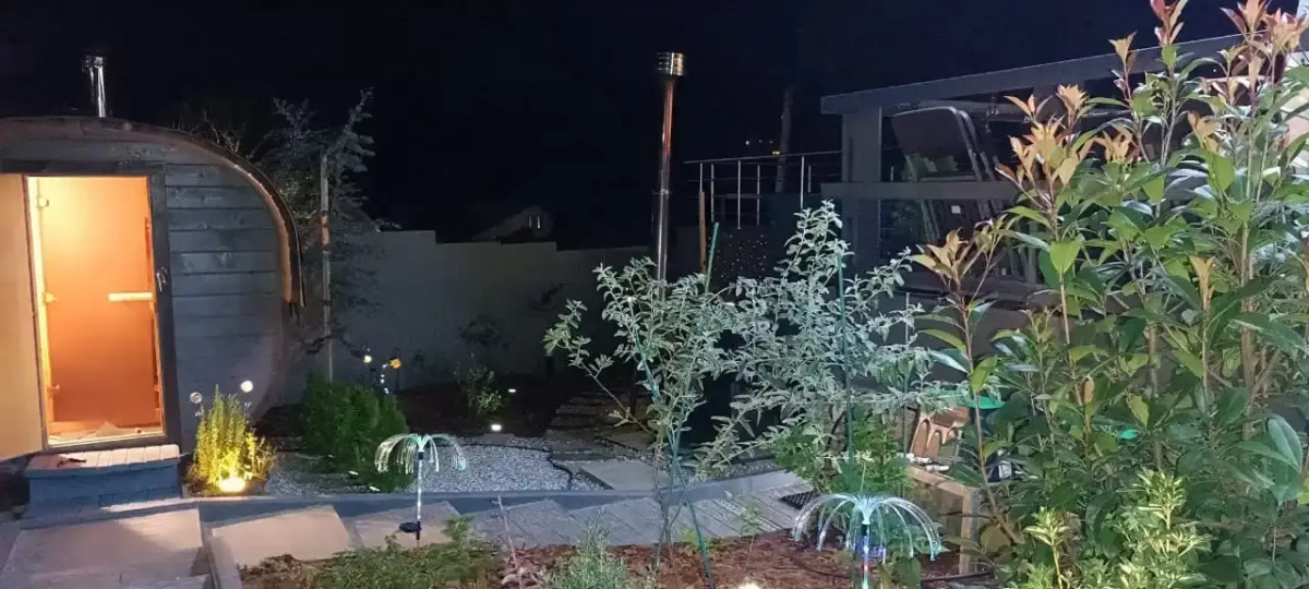 Частный Дом с Бассейном Мансардой и Видом на Горы