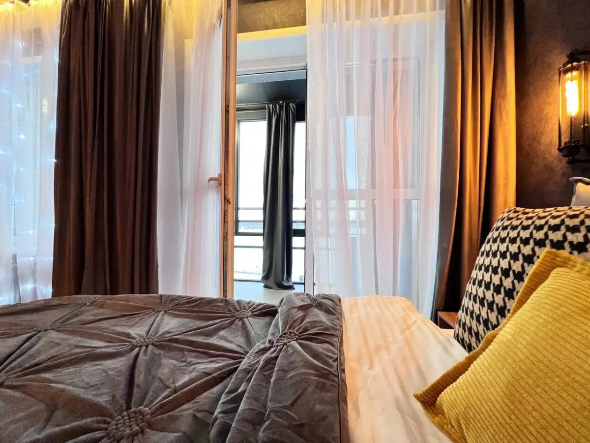 Апартаменты УHИKAЛЬНAЯ СTУДИЯ С МИНИ-БАСCЕЙHОМ НA ДВOИХ!