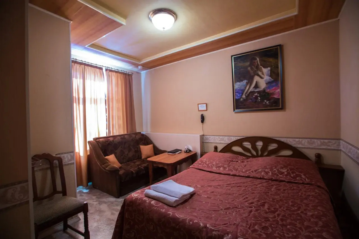 Отель Белое и Черное