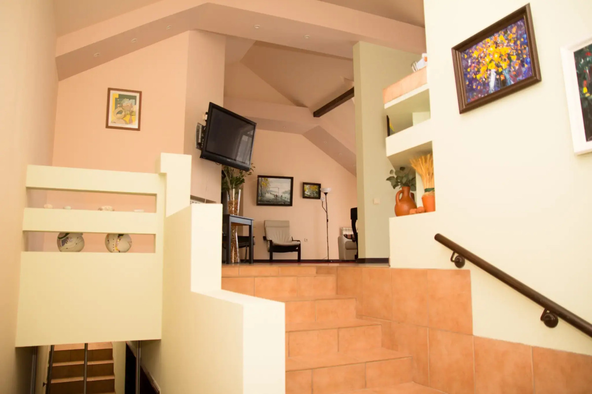 Апартаменты Лоял на улице 9-я Линия 14