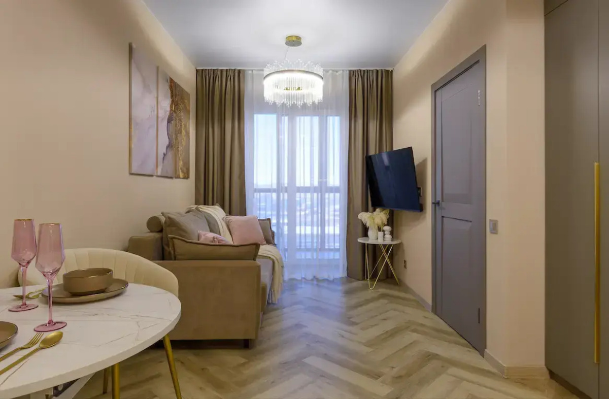 Апартаменты KrasLoft в ЖК Бульвар Цветов на 4 человек