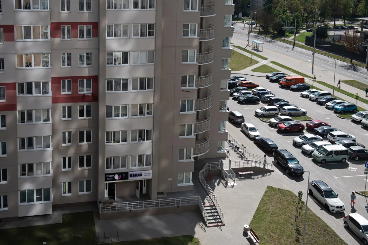 Апартаменты Студия у Станции Метро Грушевка