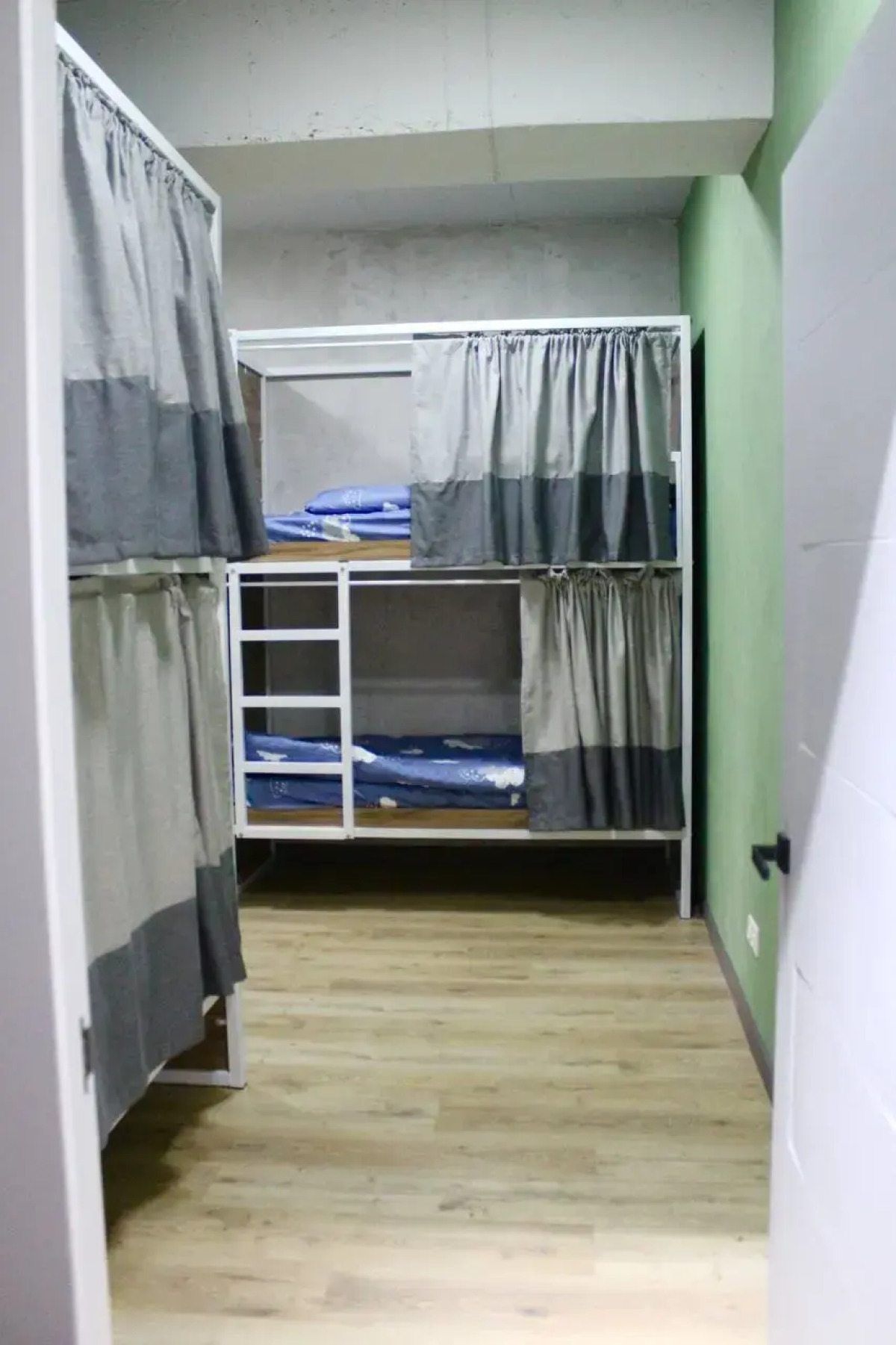 Хостел izzzi hostel Bishkek