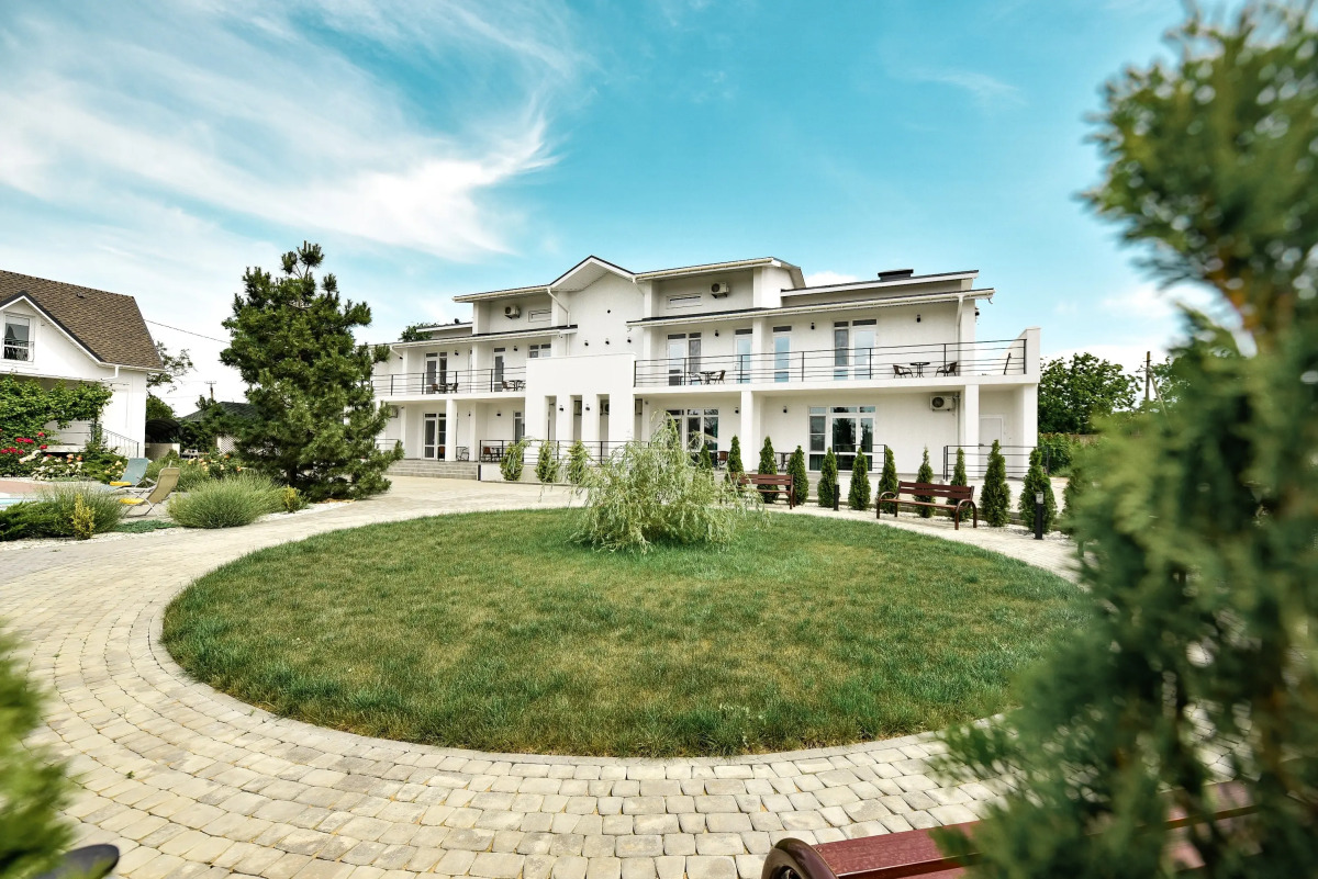 Отель Белая Ива