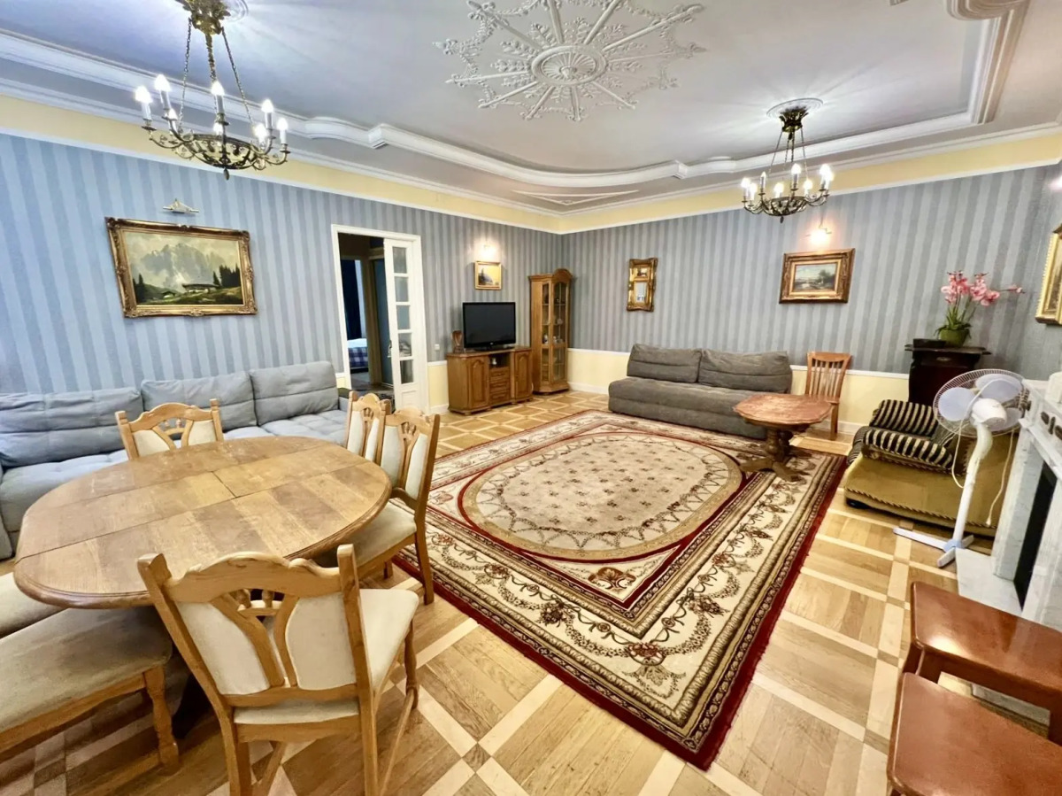 Апартаменты на Большой Конюшенной 3