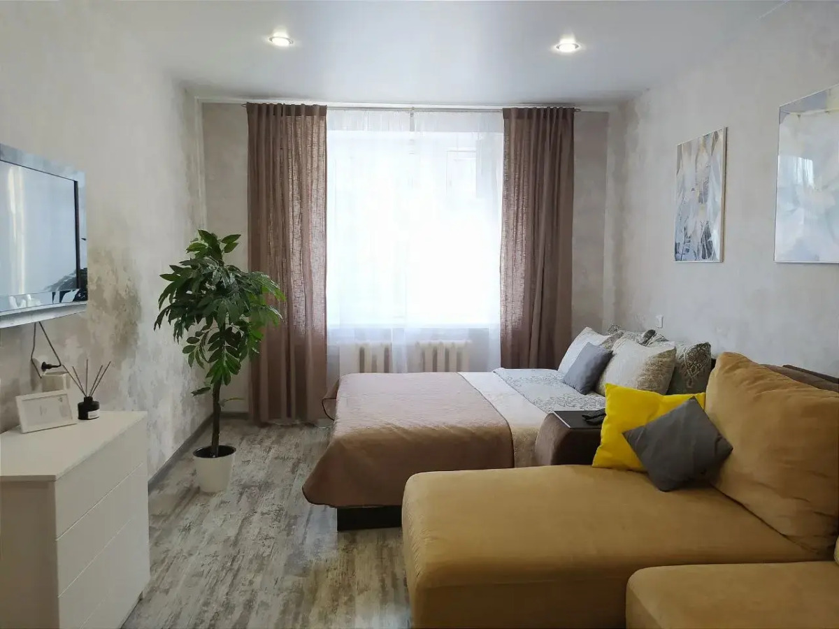 Квартира Просторная однокомнатная на ул. Ньютона