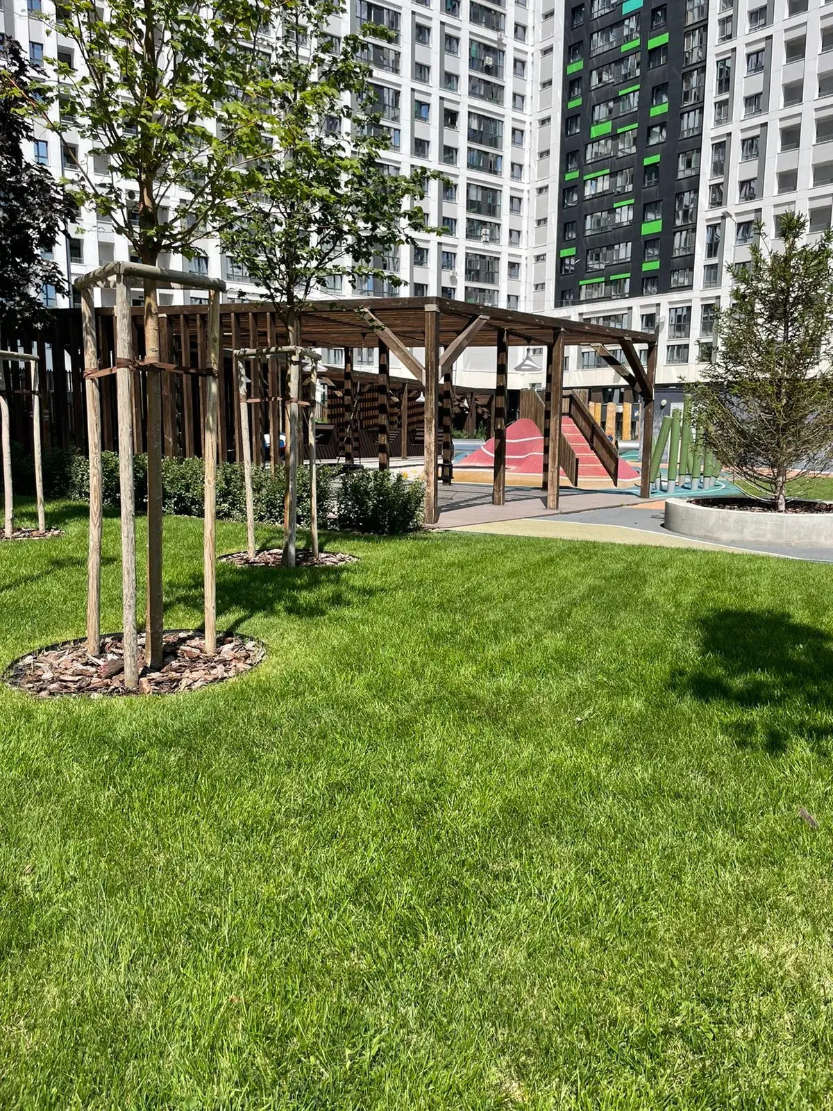 Трехкомнатная Просторная Квартира на 6 гостей у ТЦ Планета и Аквапарка