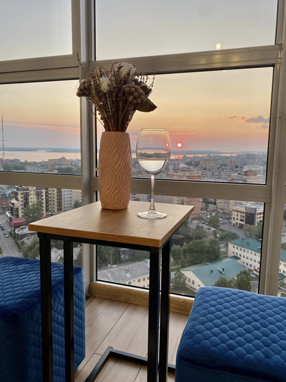 Апартаменты Синяя Студия с Панорамным Окном