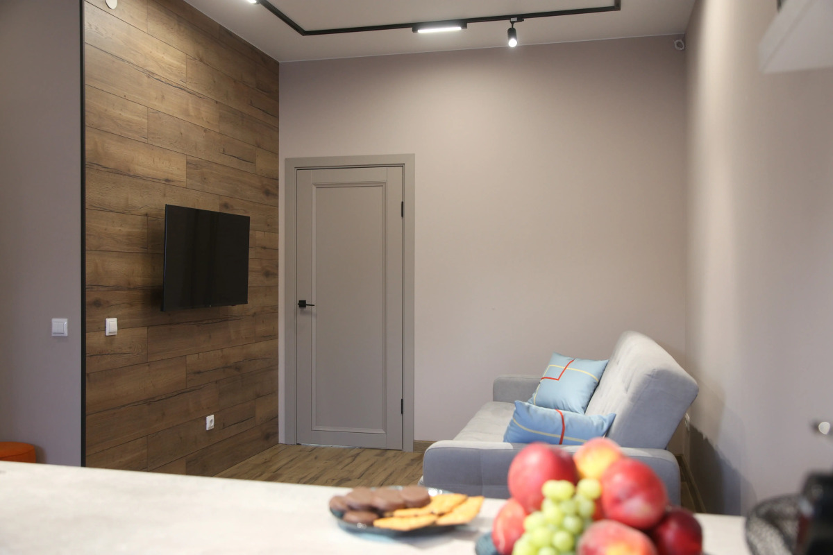 Апартаменты Уорхол - апельсин и капучино в интерьере с собственным двориком для BBQ в 10 минутах от центра