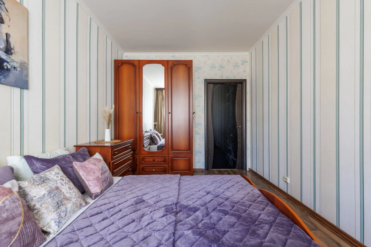 Апартаменты с 3 спальнями на Моисеенко 5 - 8 человек