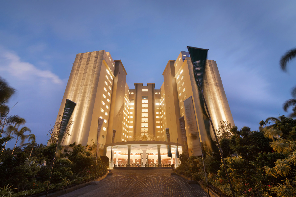 Отель Araliya Beach Resort and Spa