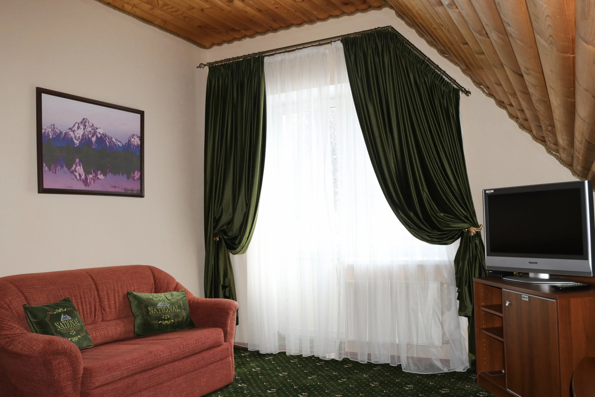 Отель NATIONAL Dombay