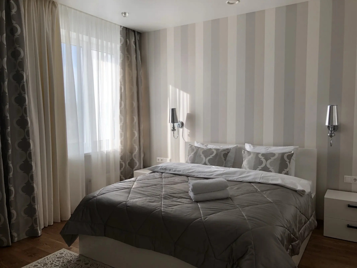 Апартаменты 4-комнатные HomeApart Сторожовская, 6