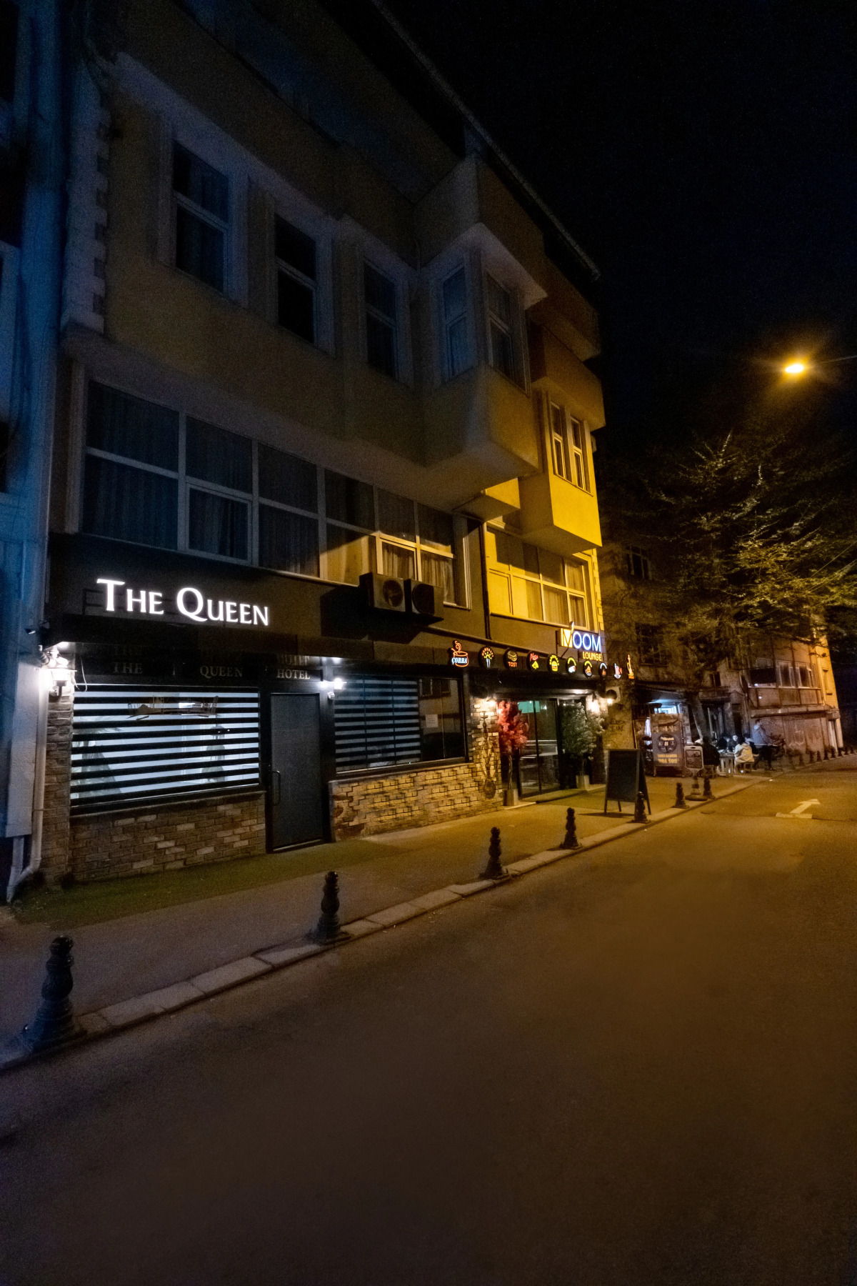 Отель The Queen Hotel