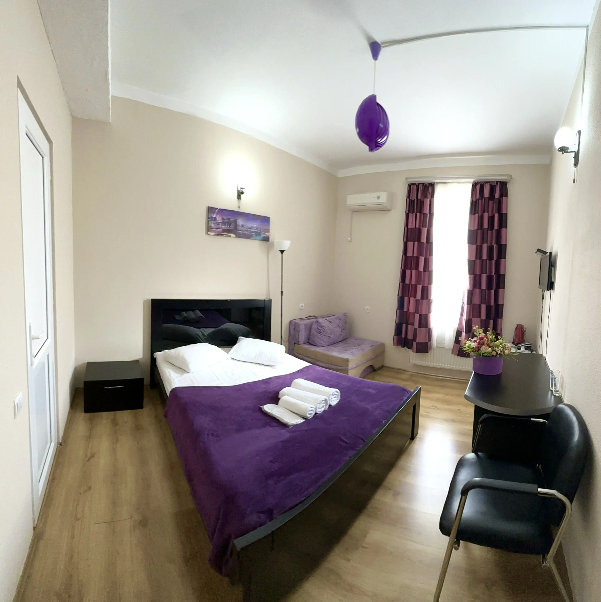 Отель Qeroli old town