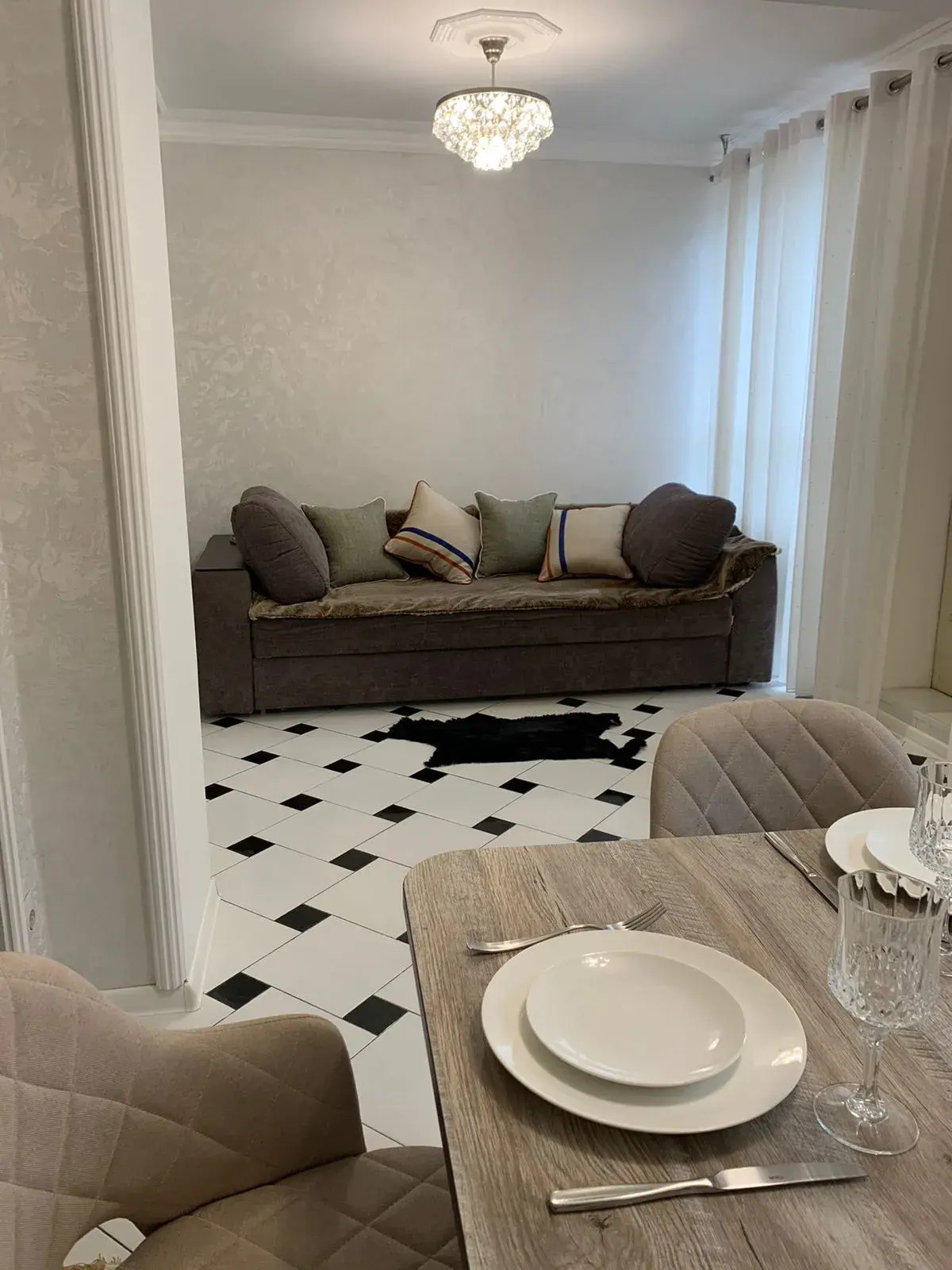 Апартаменты "Эленика" 2-х комнатная Квартира с выходом в парк в Центре города