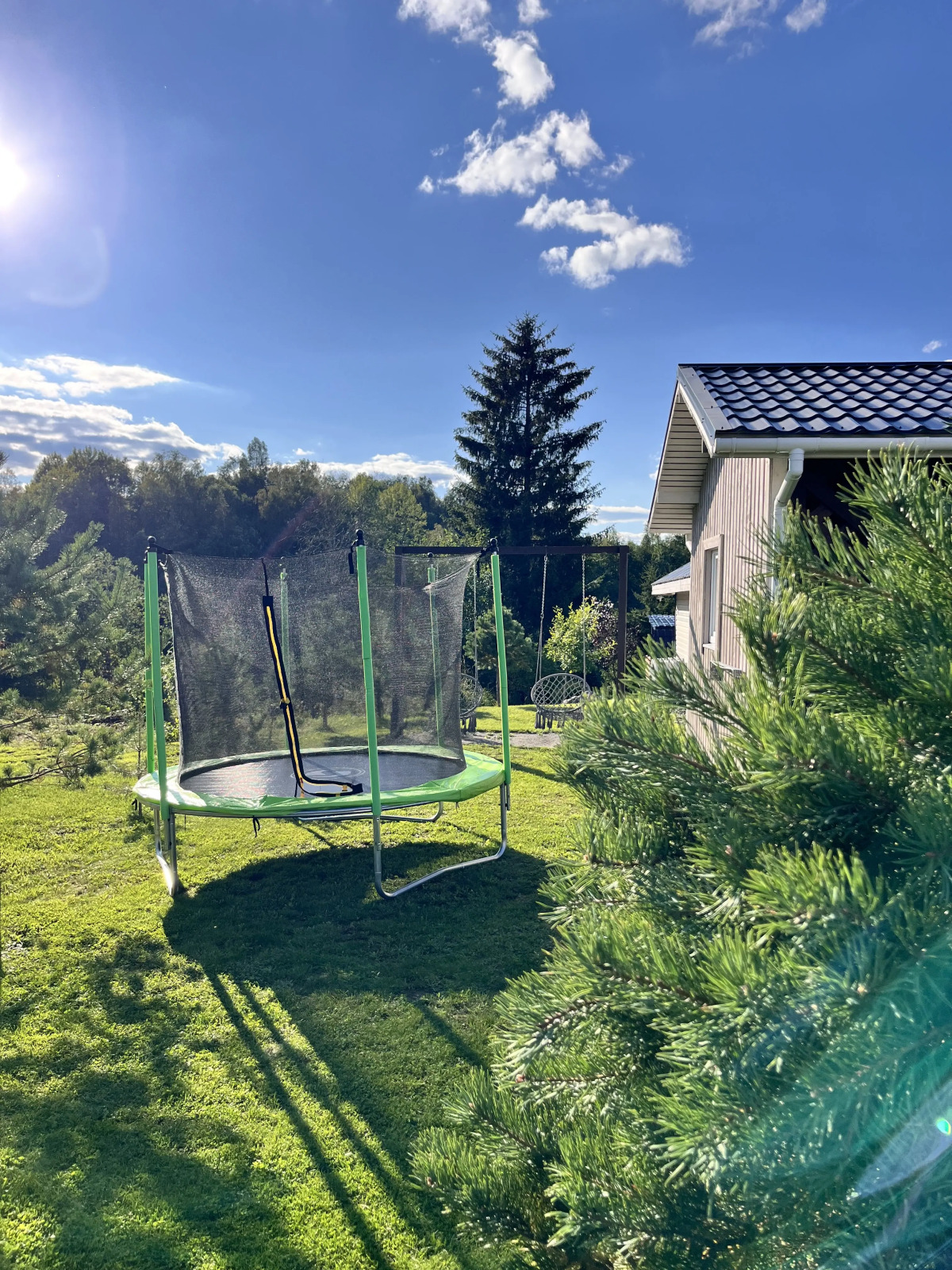 Частный дом у реки