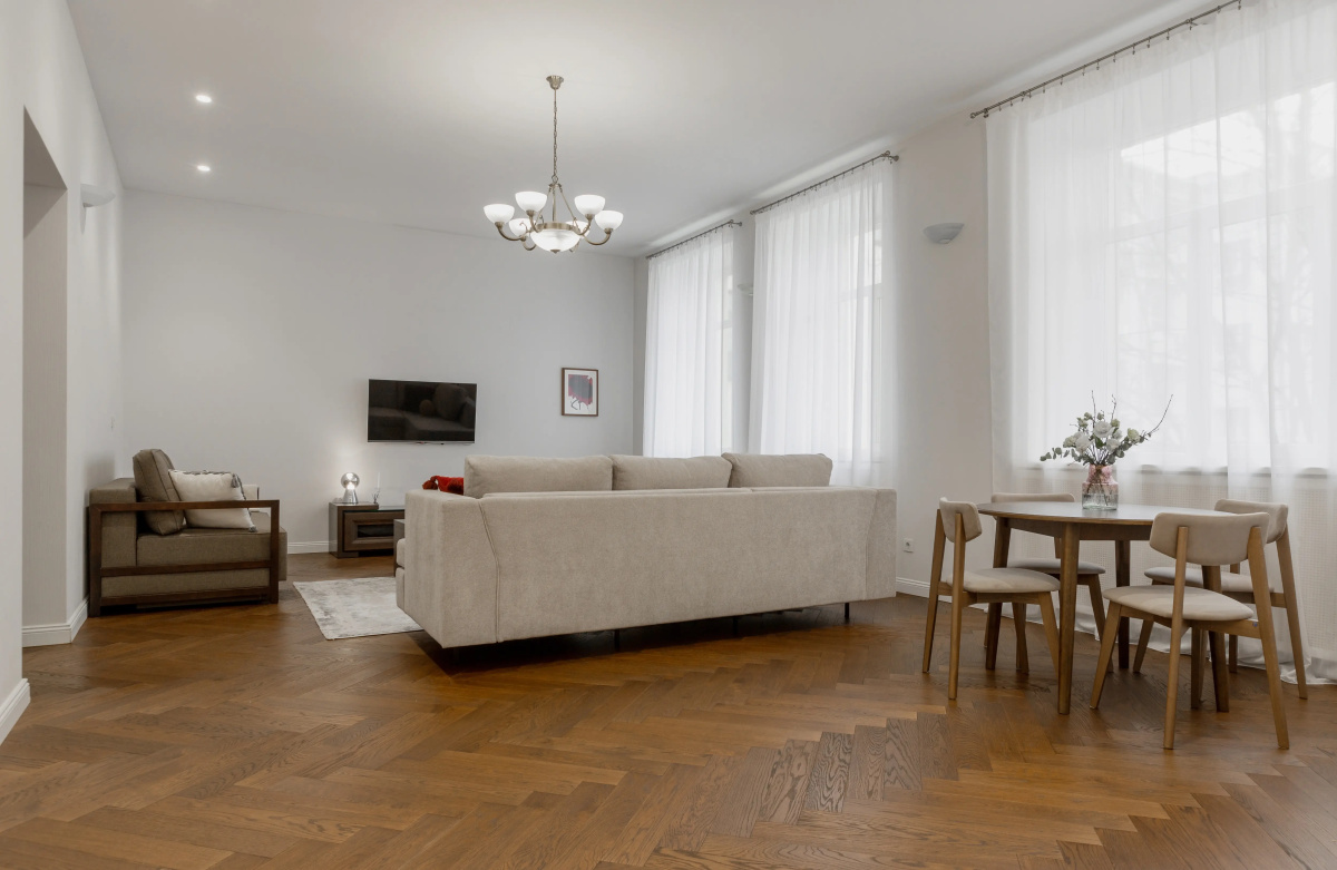Апартаменты 4-комнатные HomeApart К.Маркса, 30