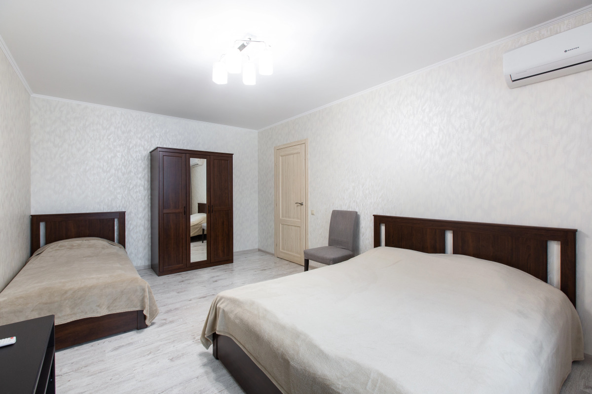 1b  Krasnogrskij 46 Apartments