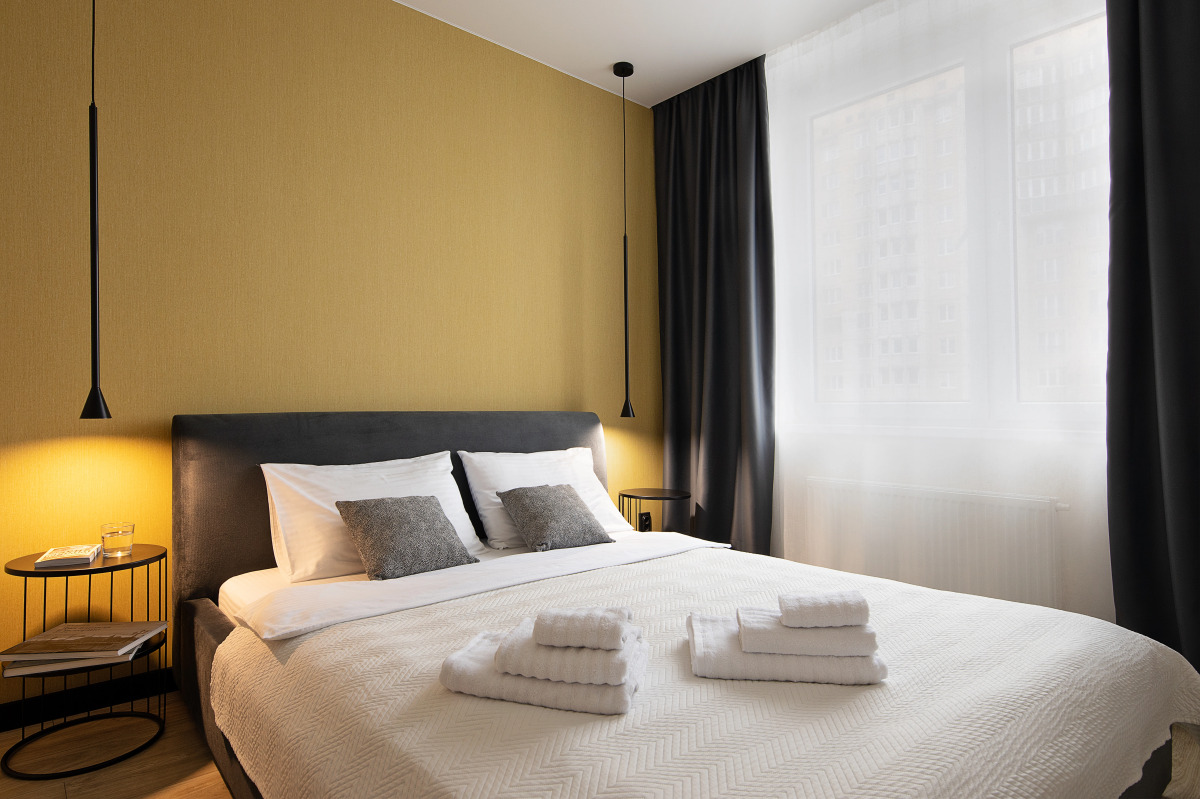 Апартаменты улучшенные в новом доме с качелей