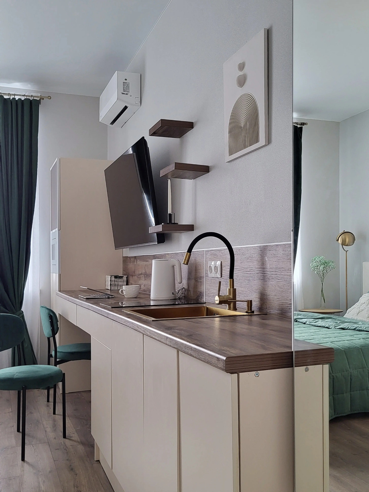 Апартаменты в Небоскрёбе Afi Tower