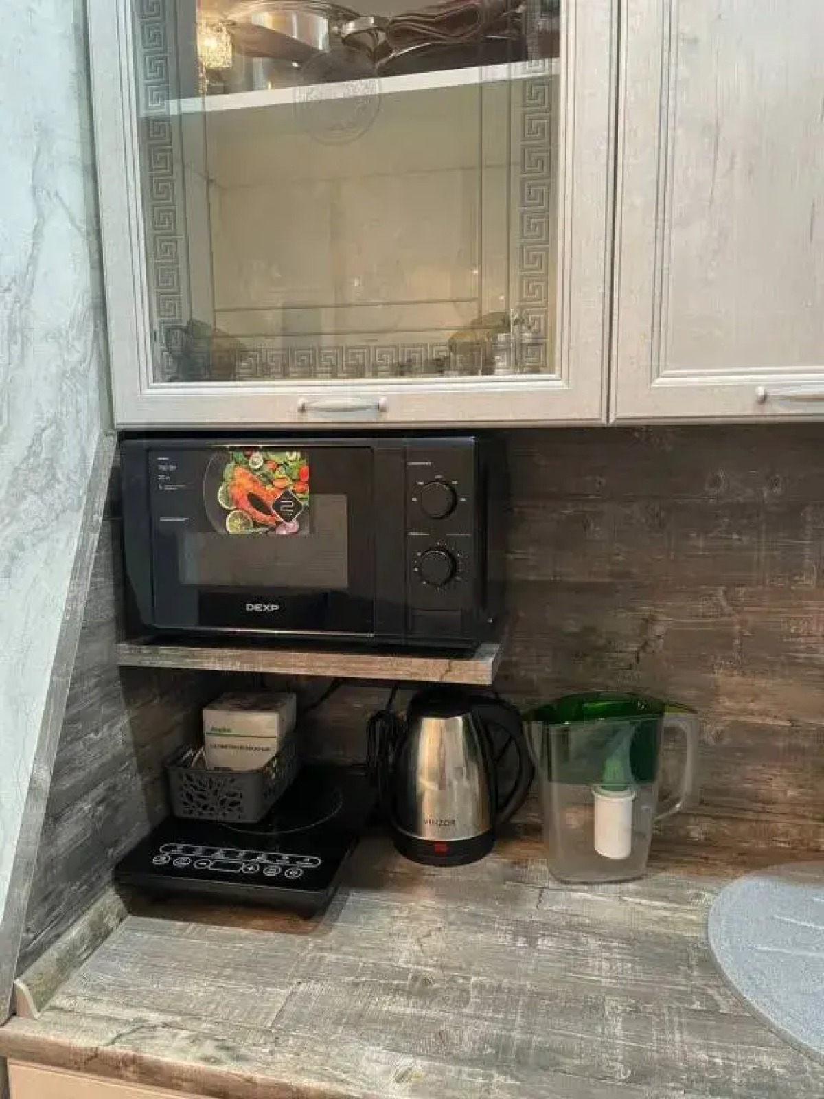 Атмосферная студия с большими окнами с комфортом разместит от двух человек, до 4-х человек от Уют и Комфорт НН