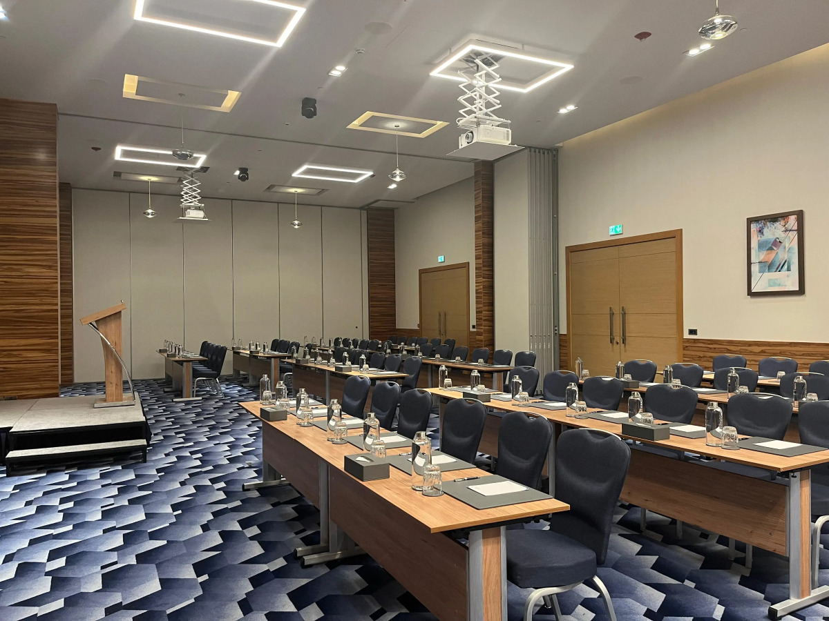 Отель Grand Cosmopolitan