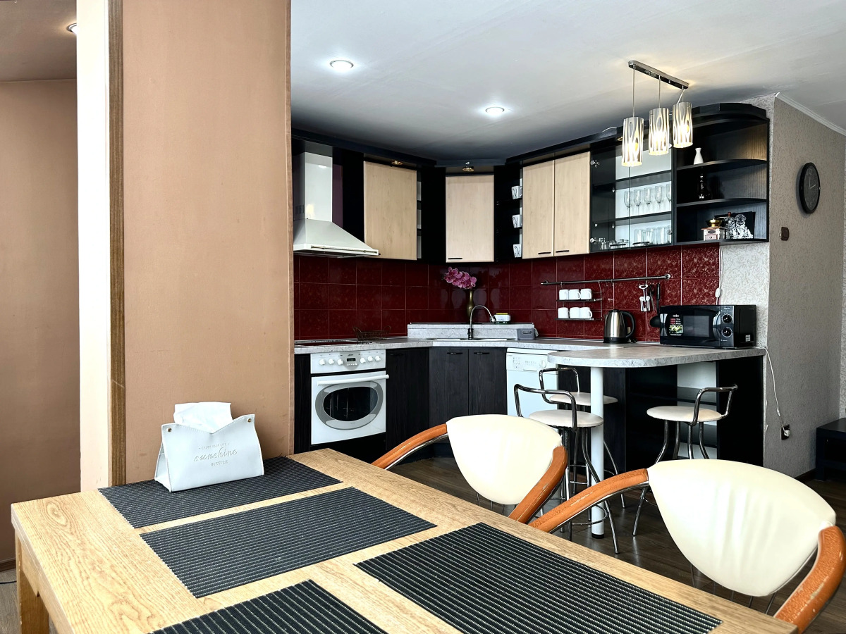 Апартаменты 3х комн на Бестужева 15 в 10 минутах от ЖД вокзала