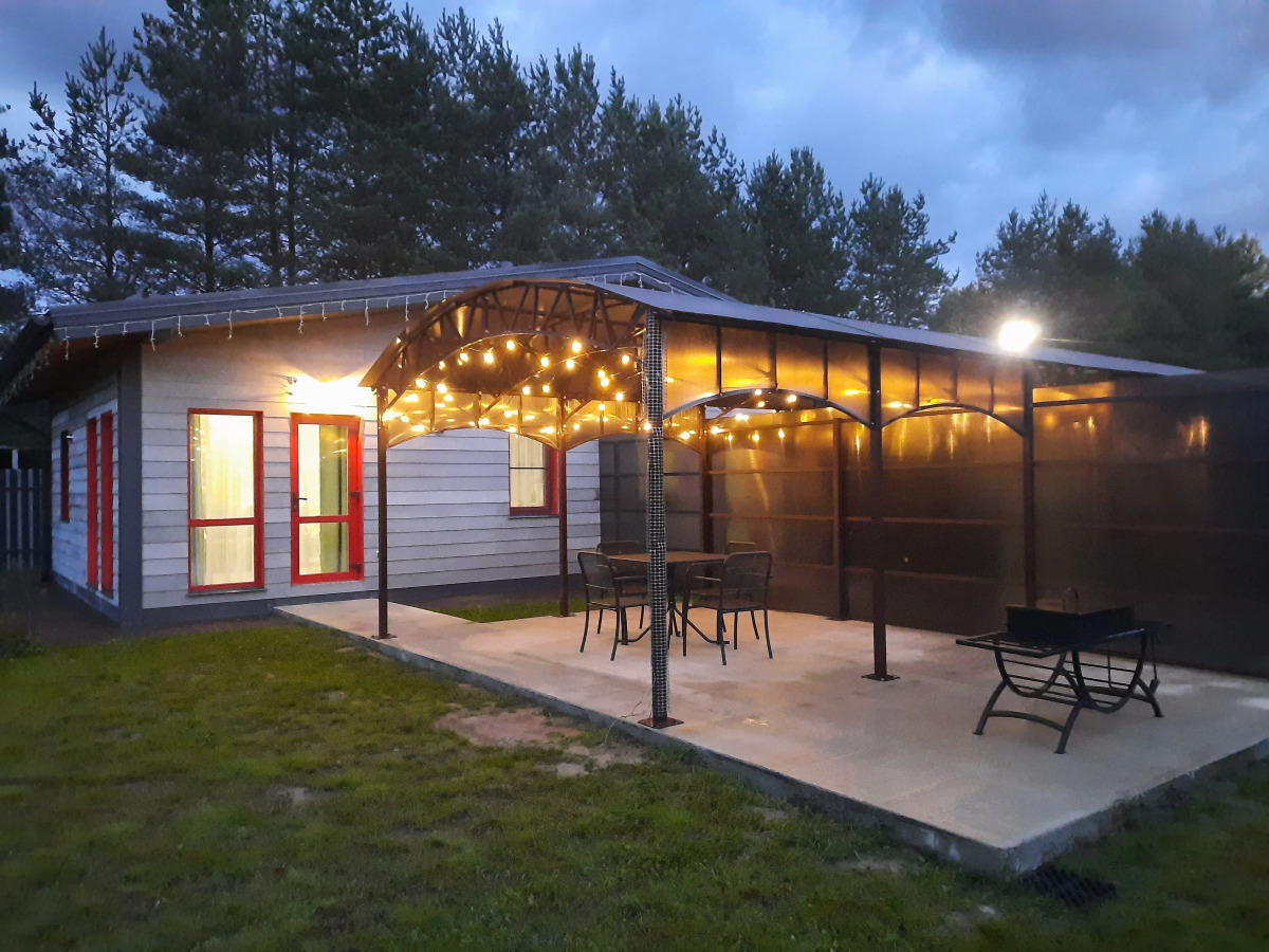 Частный дом у леса