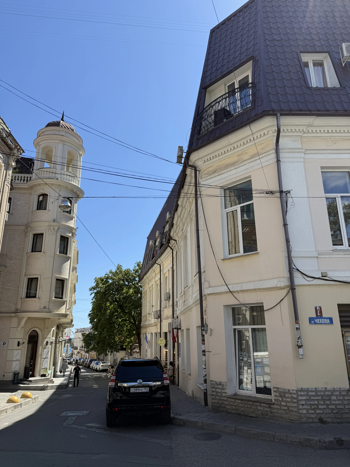 Представительская видовая двухкомнатная квартира с балконами на Набережной Ялты