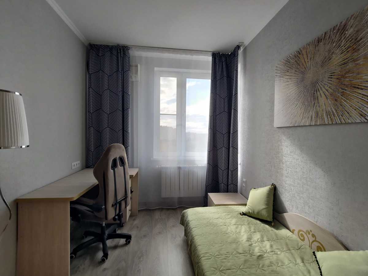 Жилое помещение 2-к квартира у метро Молодежная с яркими закатами