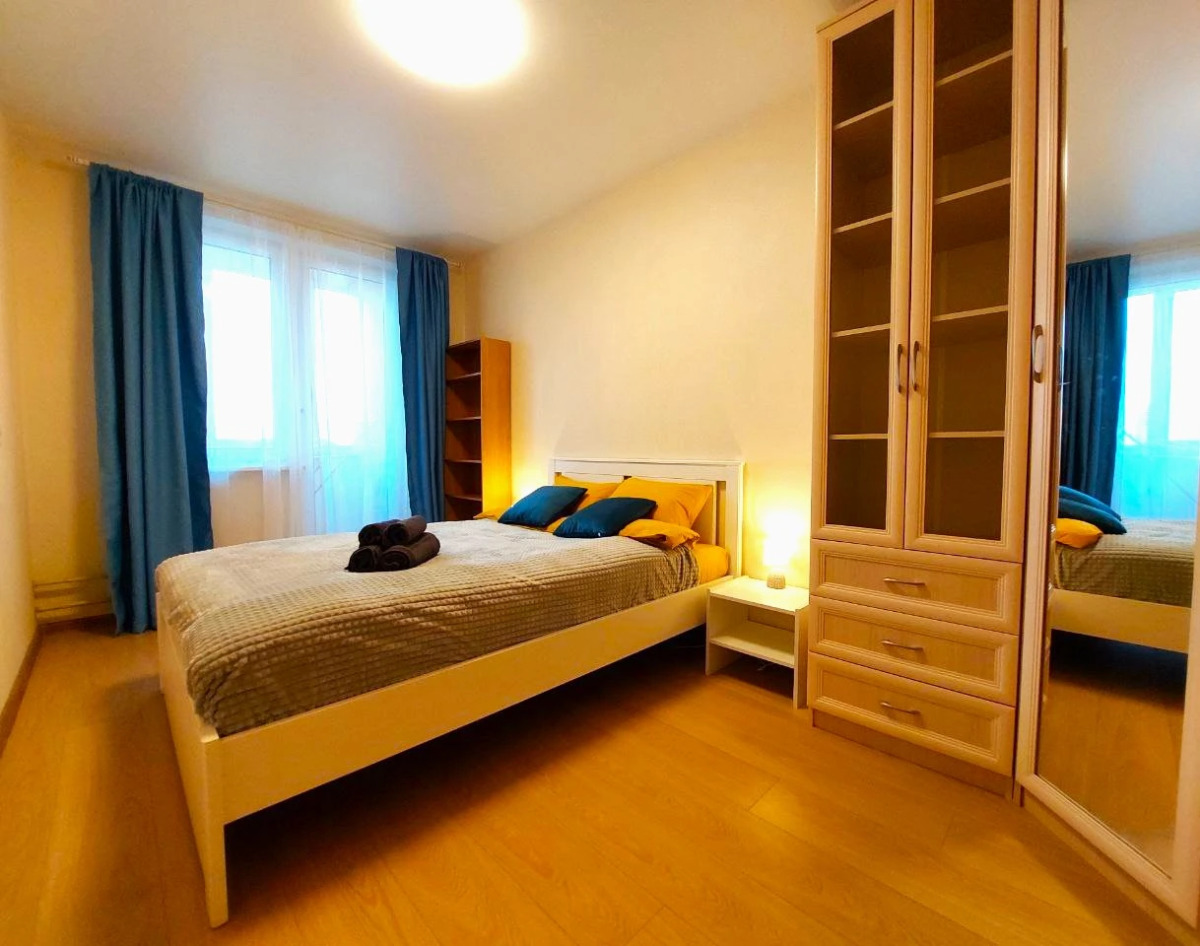 Квартира Трехкомнатная Недалеко от Метро Пражская