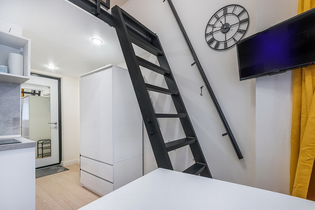 Апартаменты Студия на Зюзино с Кроватью и Диваном