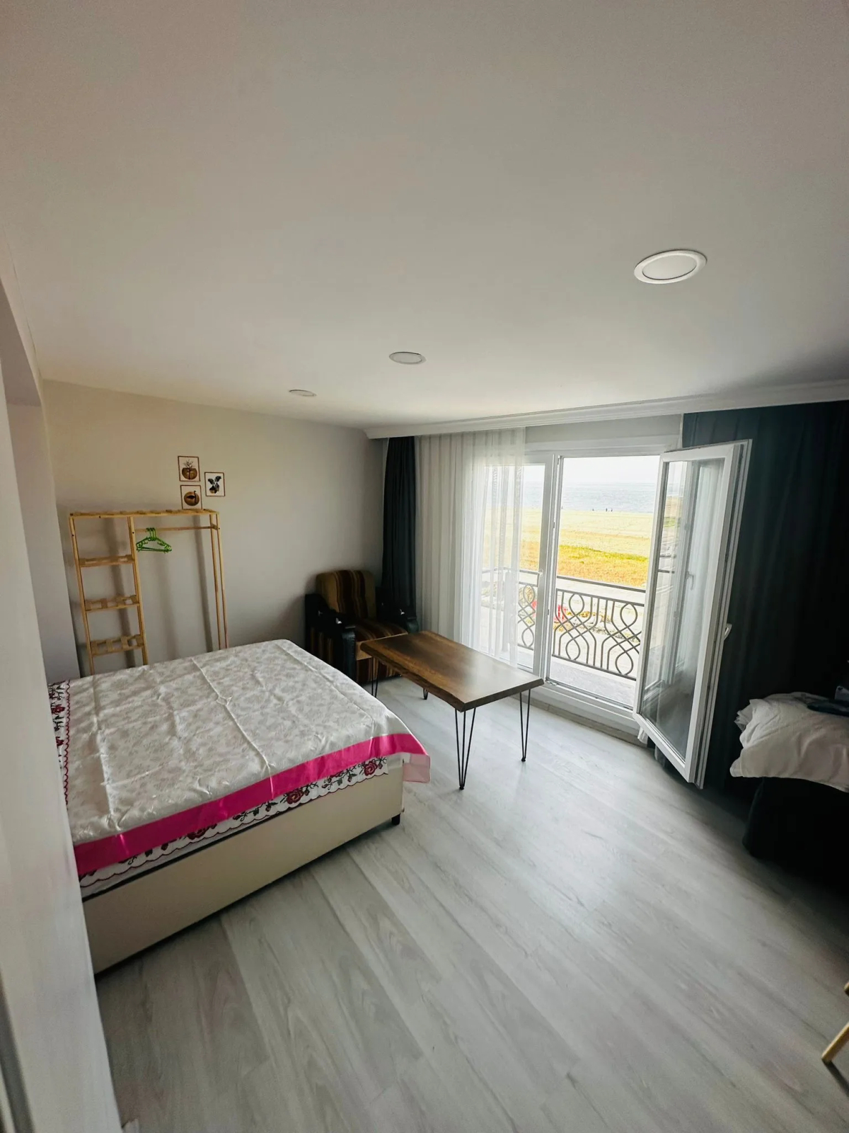 Отель Airport Black Sea Hotel & Restaurant