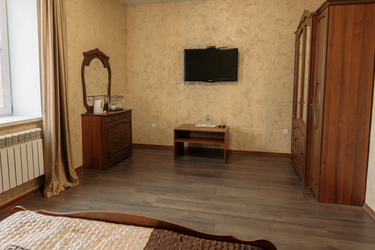 Отель Корона