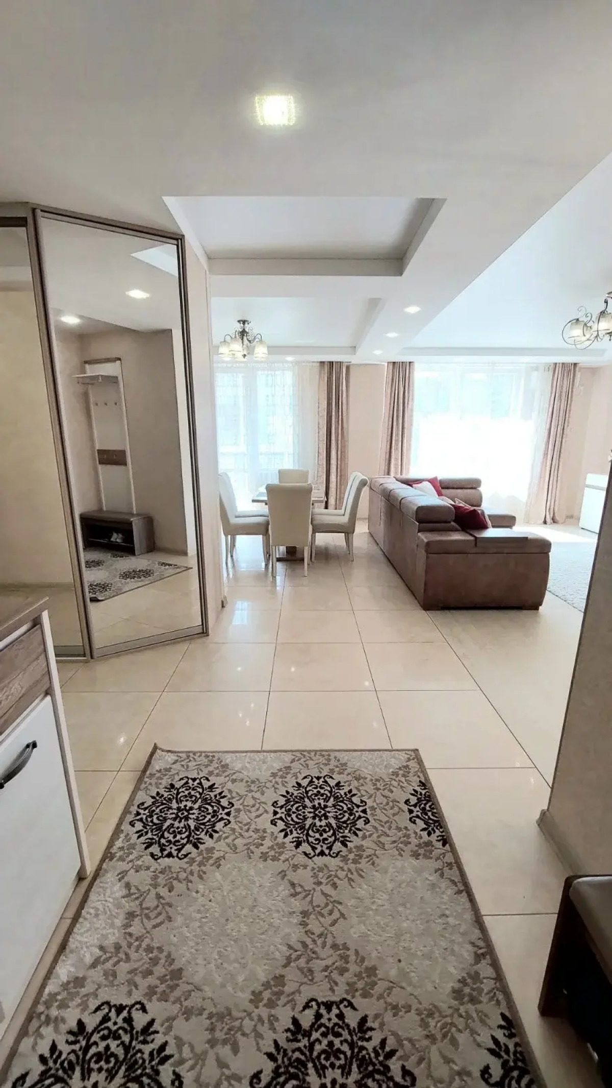 Апартаменты в центре с тремя спальнями на Червякова 55 рядом с парком Победы