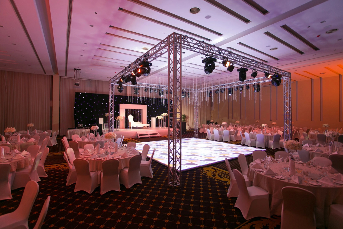 Отель Two Seasons Hotel & Apartments