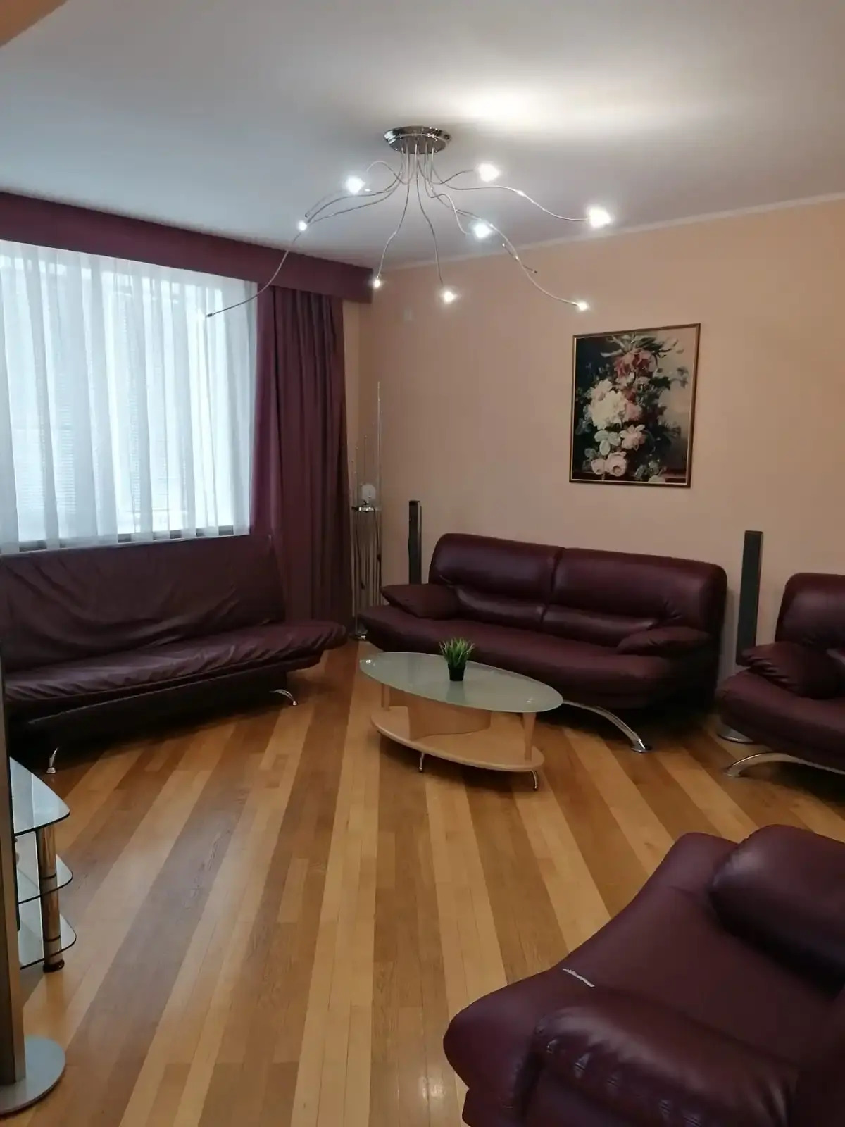 Трёхкомнатные апартаменты на Маршала Чуйкова