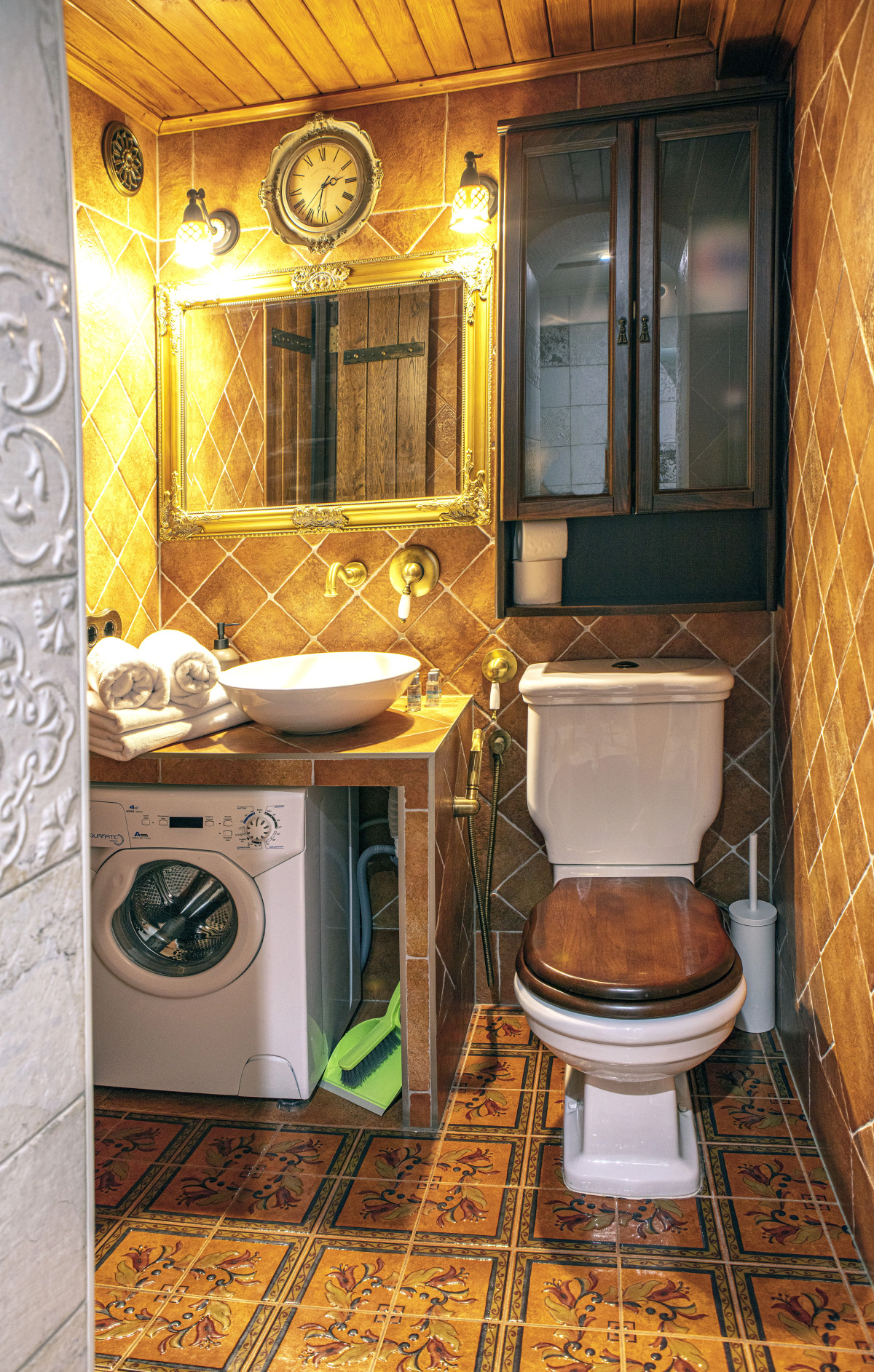 Видовые апартаменты рядом со Спасом на Крови