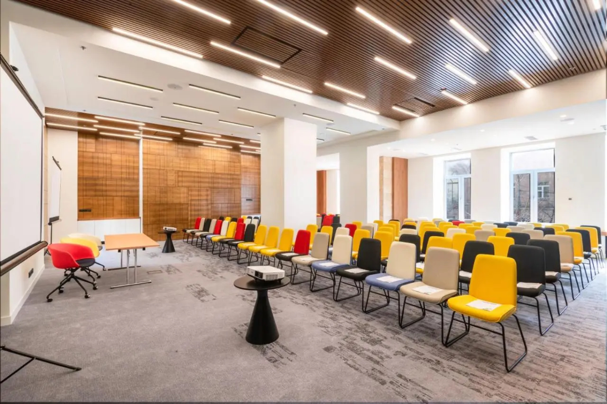 Отель Holiday Inn Yerevan Republic Square, an IHG Hotel