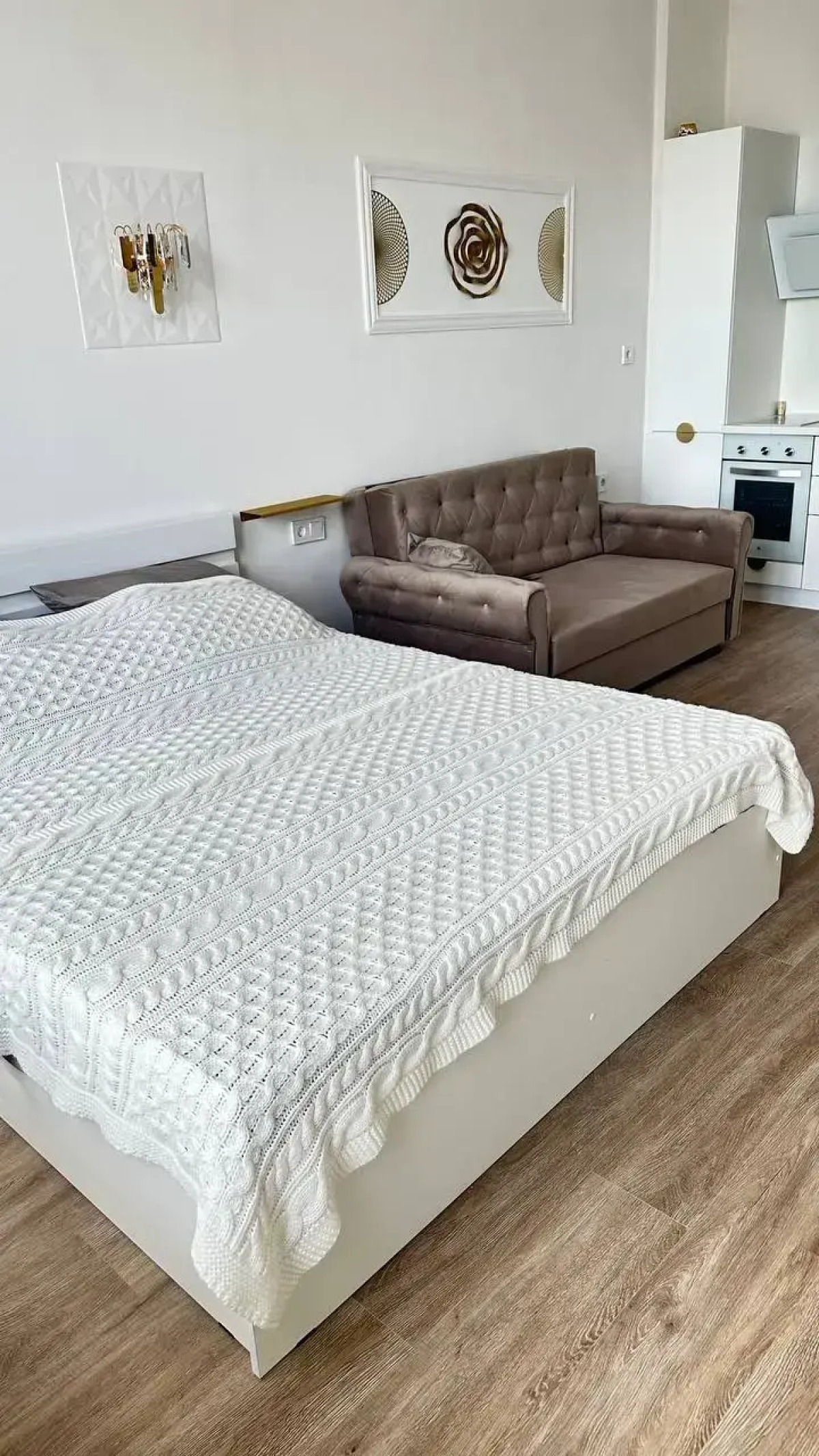 Квартира Бело-золотая Студия