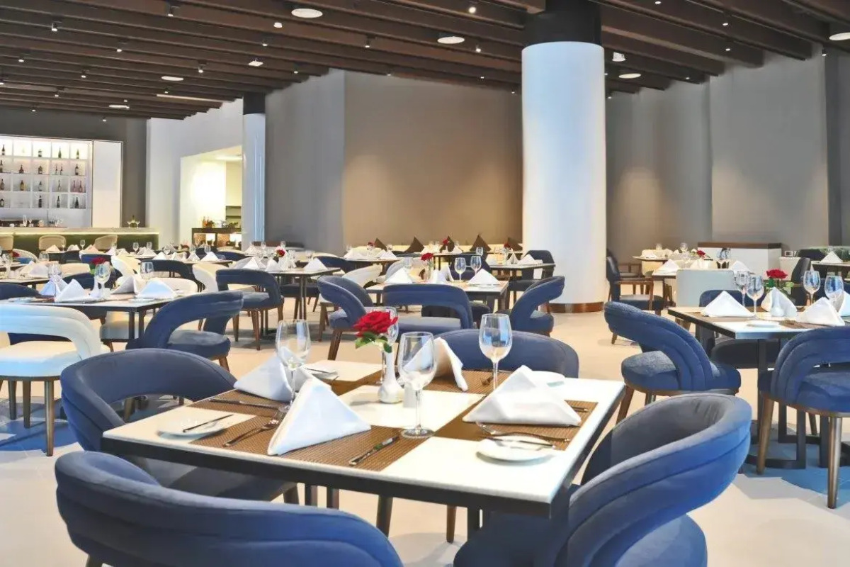 Курортный отель Royal M Al Aqah Beach Resort by Gewan