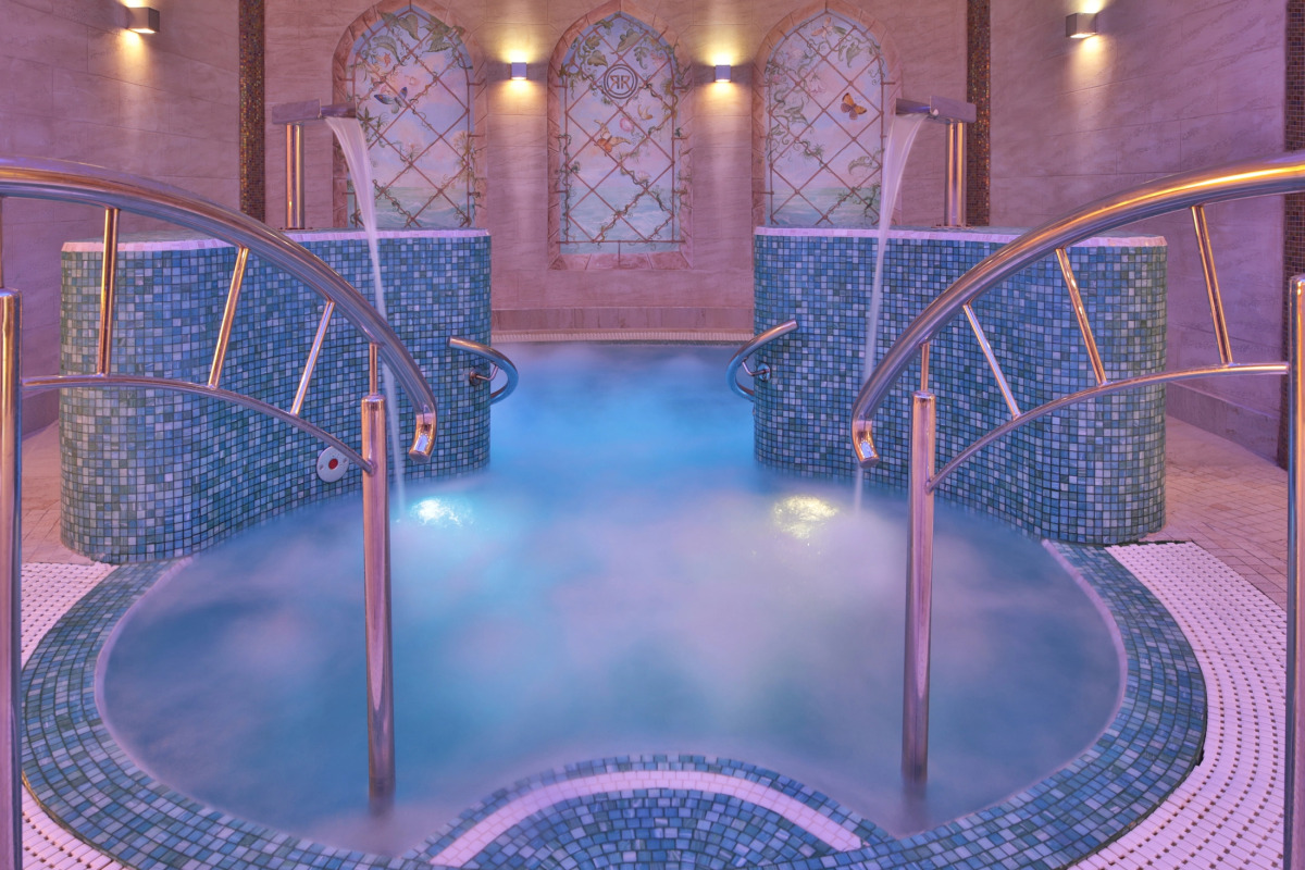 Resort Retro Riverside Wellness