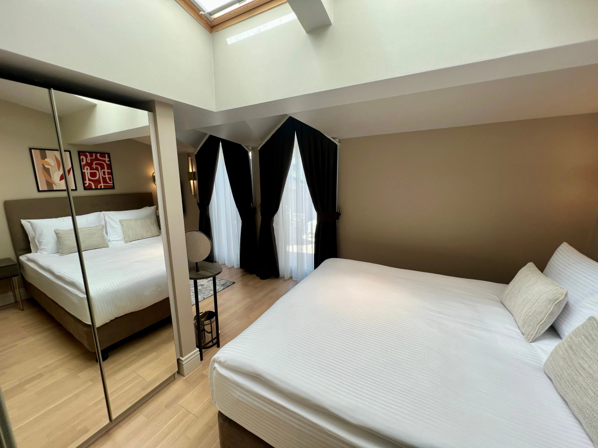Отель Weingart Suites
