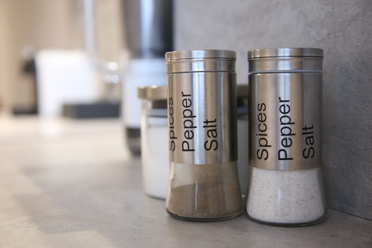 Апартаменты Уорхол - апельсин и капучино в интерьере с собственным двориком для BBQ в 10 минутах от центра