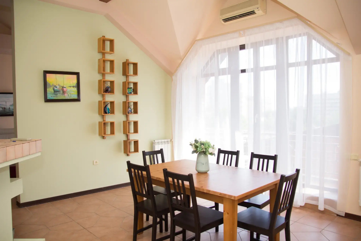 Апартаменты Лоял на улице 9-я Линия 14